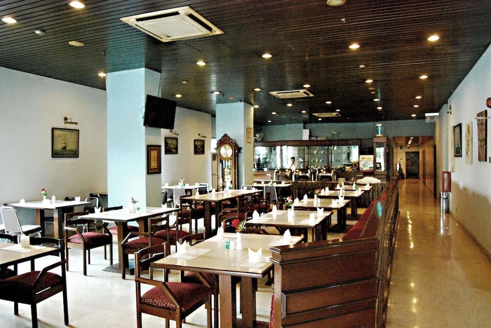 Super Oyo Townhouse 1 Hotel Salemba Джакарта Экстерьер фото