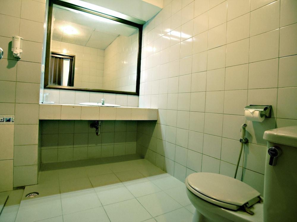 Super Oyo Townhouse 1 Hotel Salemba Джакарта Экстерьер фото