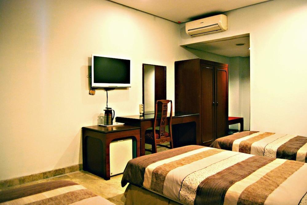Super Oyo Townhouse 1 Hotel Salemba Джакарта Экстерьер фото