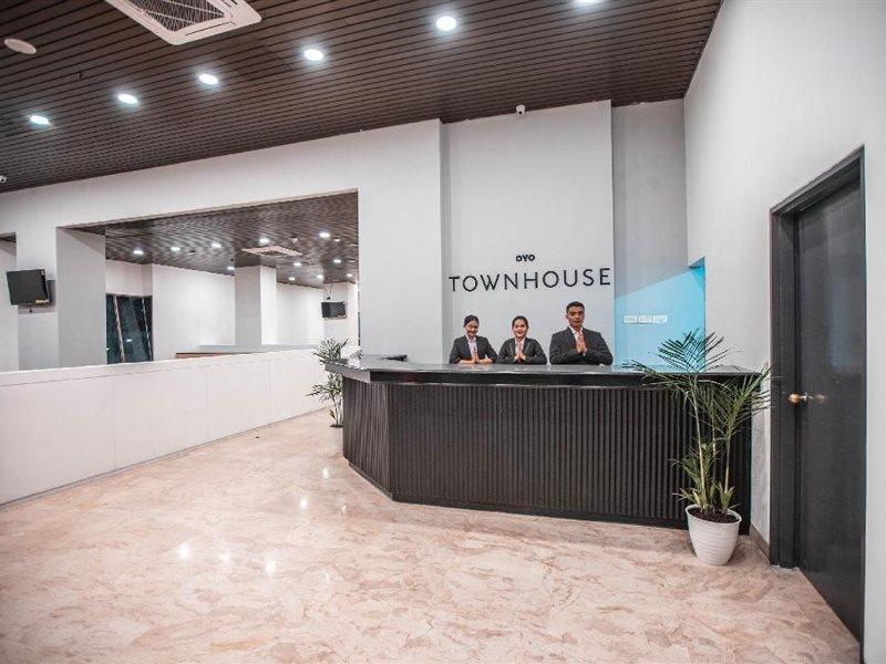 Super Oyo Townhouse 1 Hotel Salemba Джакарта Экстерьер фото