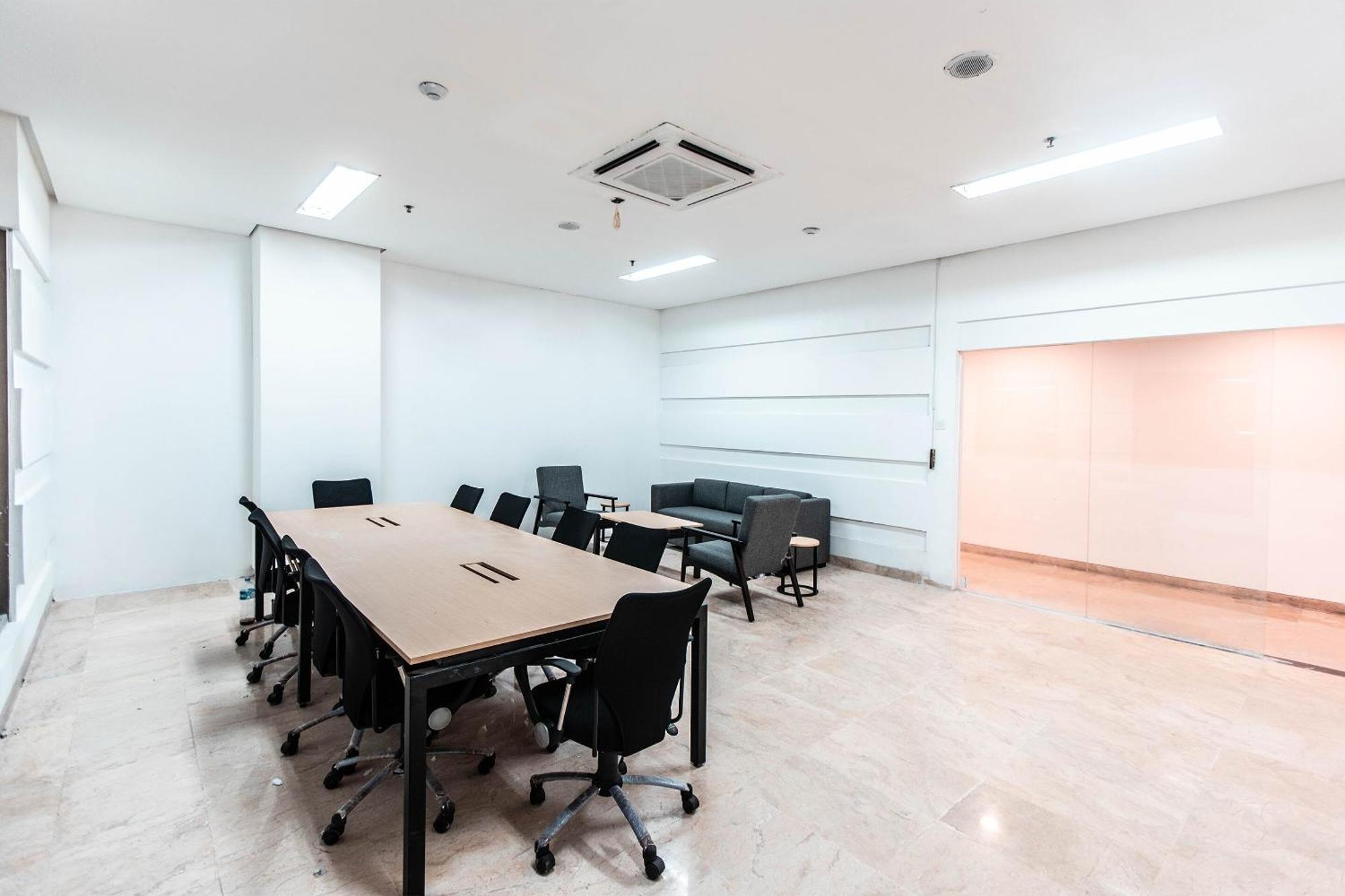 Super Oyo Townhouse 1 Hotel Salemba Джакарта Экстерьер фото