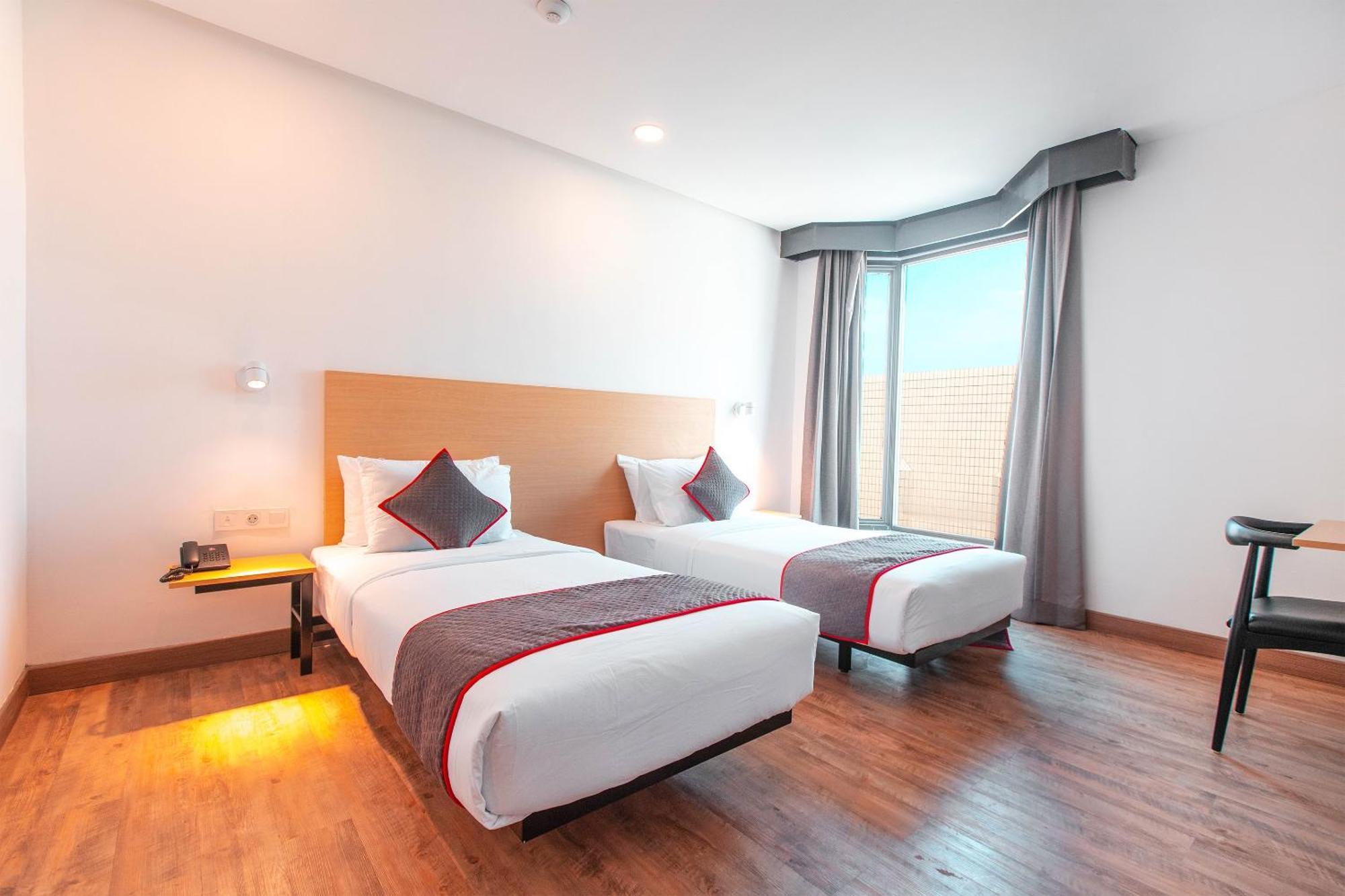 Super Oyo Townhouse 1 Hotel Salemba Джакарта Экстерьер фото