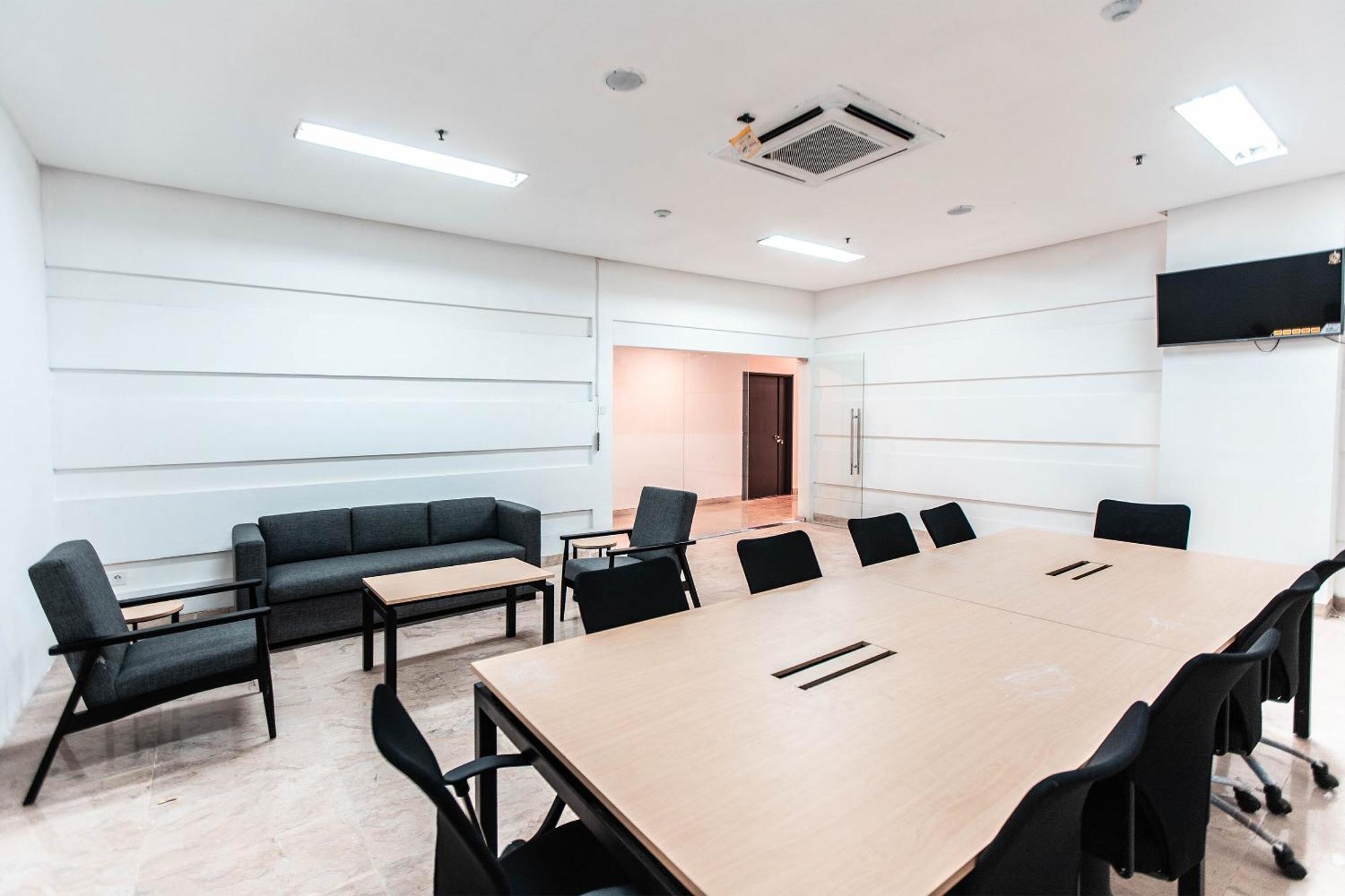 Super Oyo Townhouse 1 Hotel Salemba Джакарта Экстерьер фото