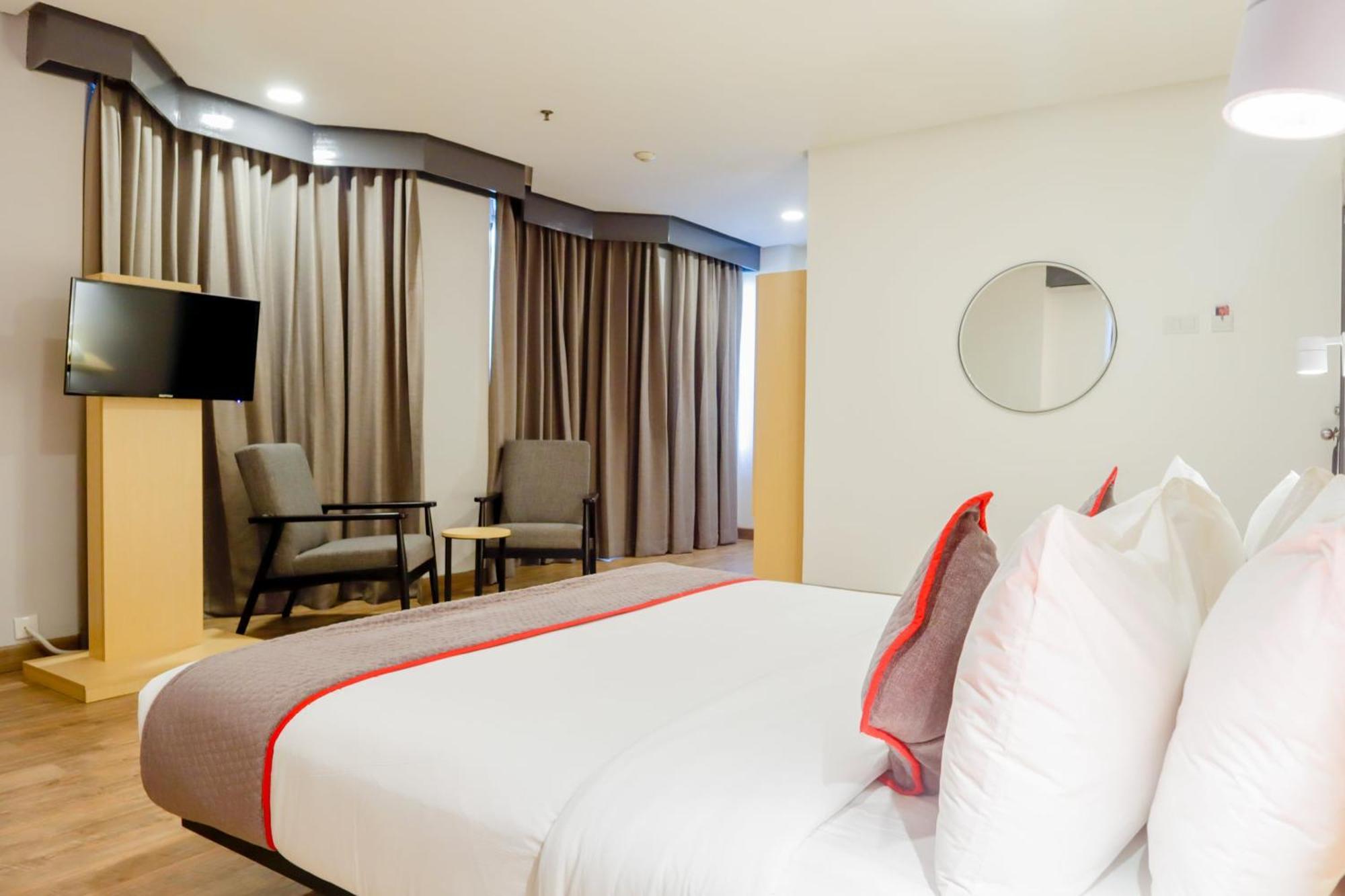 Super Oyo Townhouse 1 Hotel Salemba Джакарта Экстерьер фото