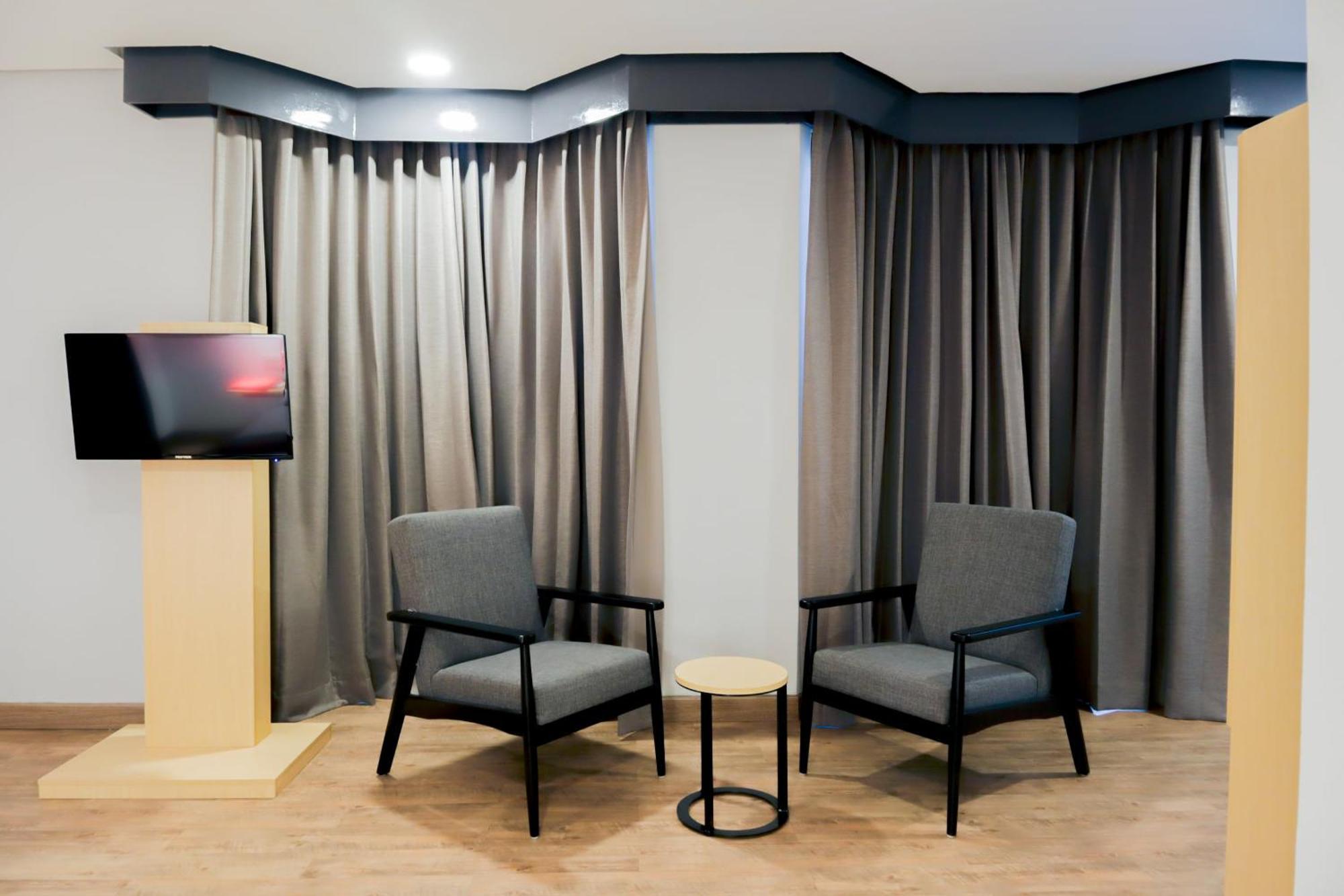 Super Oyo Townhouse 1 Hotel Salemba Джакарта Экстерьер фото