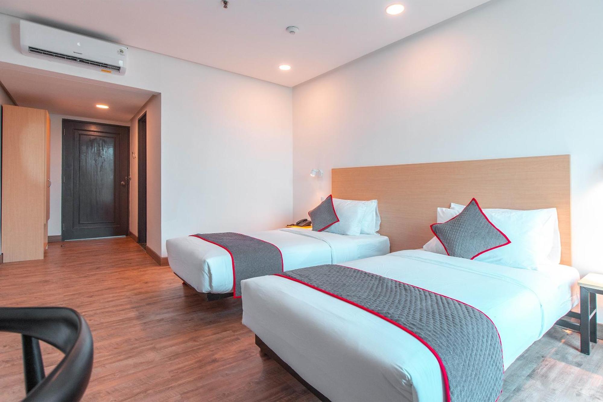 Super Oyo Townhouse 1 Hotel Salemba Джакарта Экстерьер фото