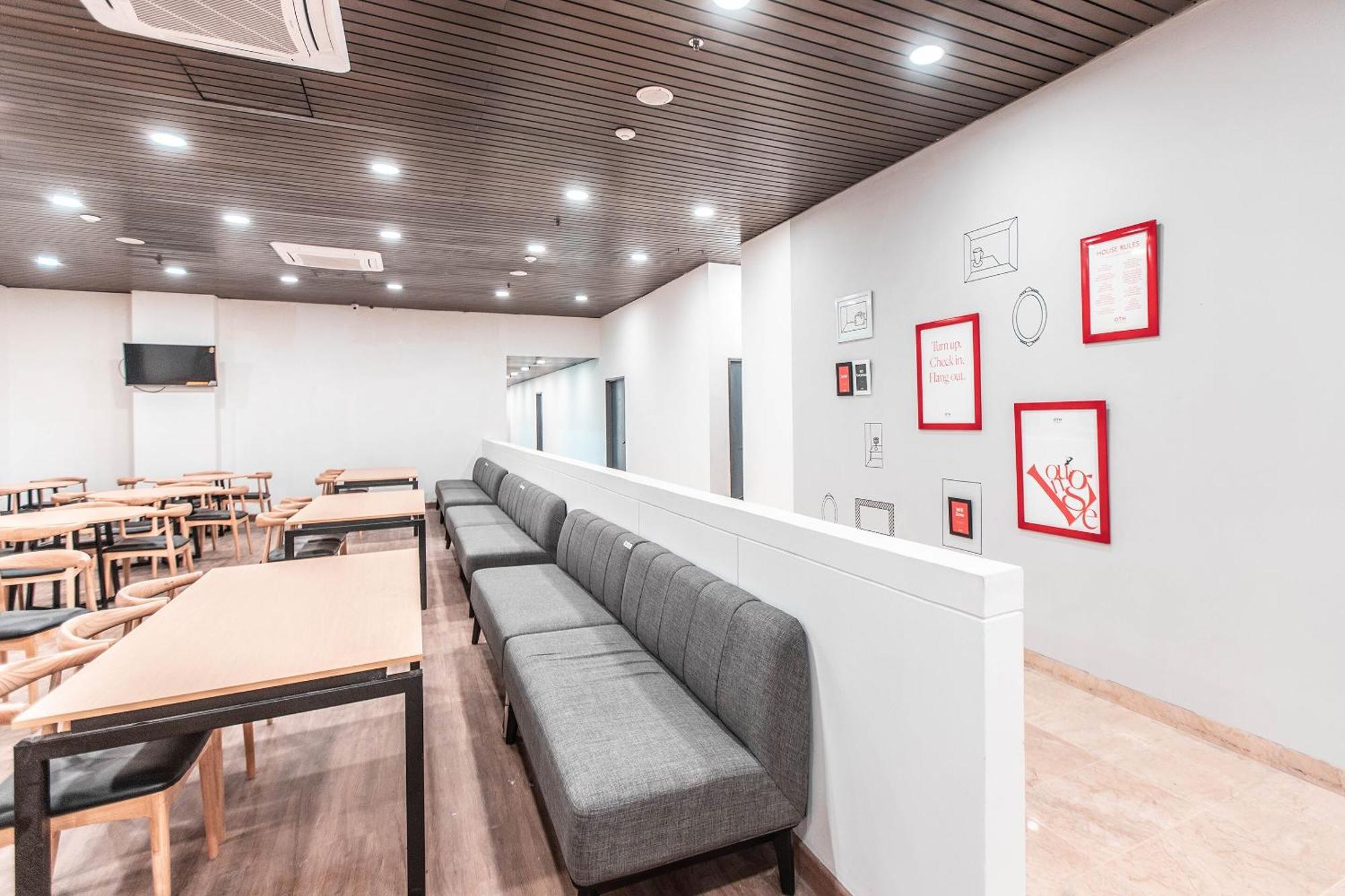 Super Oyo Townhouse 1 Hotel Salemba Джакарта Экстерьер фото
