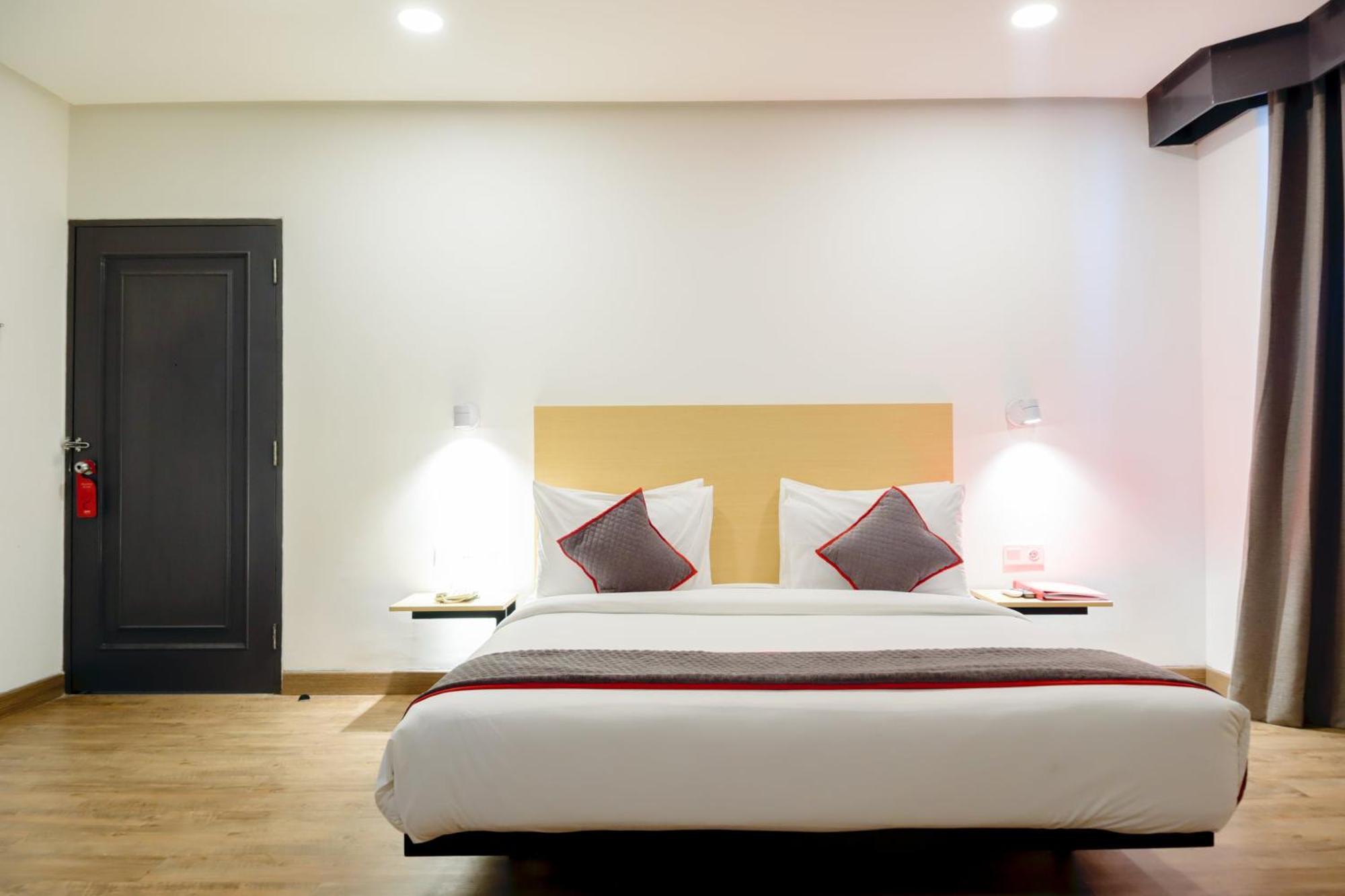 Super Oyo Townhouse 1 Hotel Salemba Джакарта Экстерьер фото