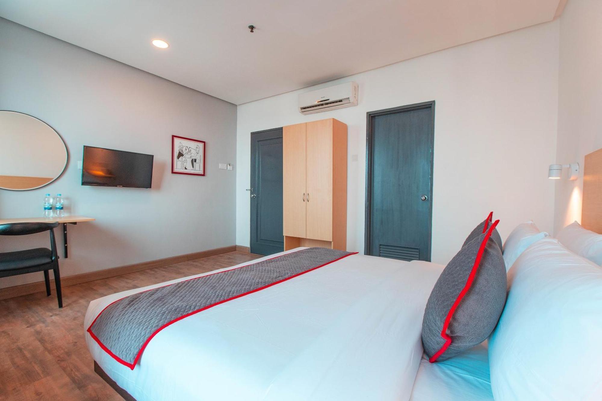 Super Oyo Townhouse 1 Hotel Salemba Джакарта Экстерьер фото