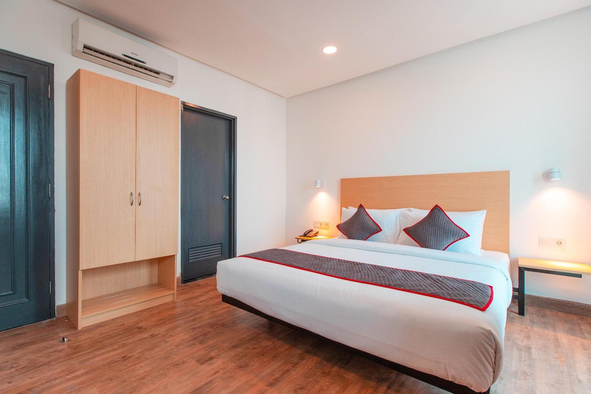 Super Oyo Townhouse 1 Hotel Salemba Джакарта Экстерьер фото