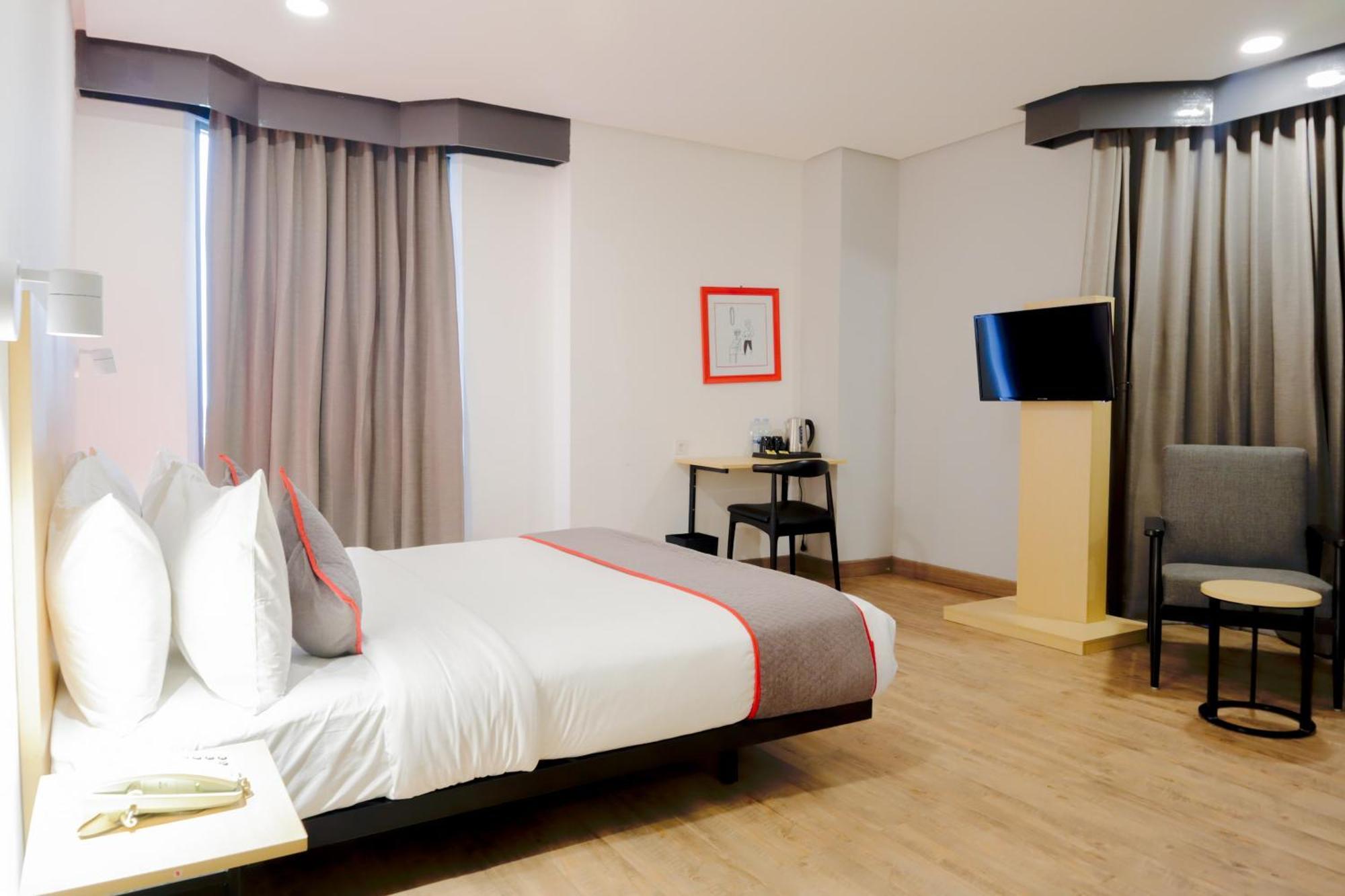 Super Oyo Townhouse 1 Hotel Salemba Джакарта Экстерьер фото