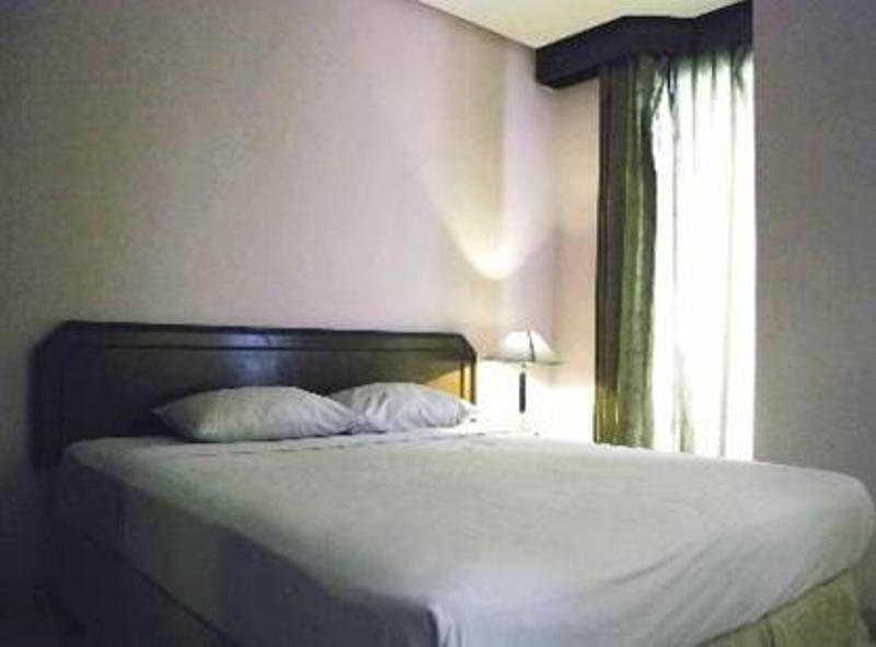 Super Oyo Townhouse 1 Hotel Salemba Джакарта Экстерьер фото