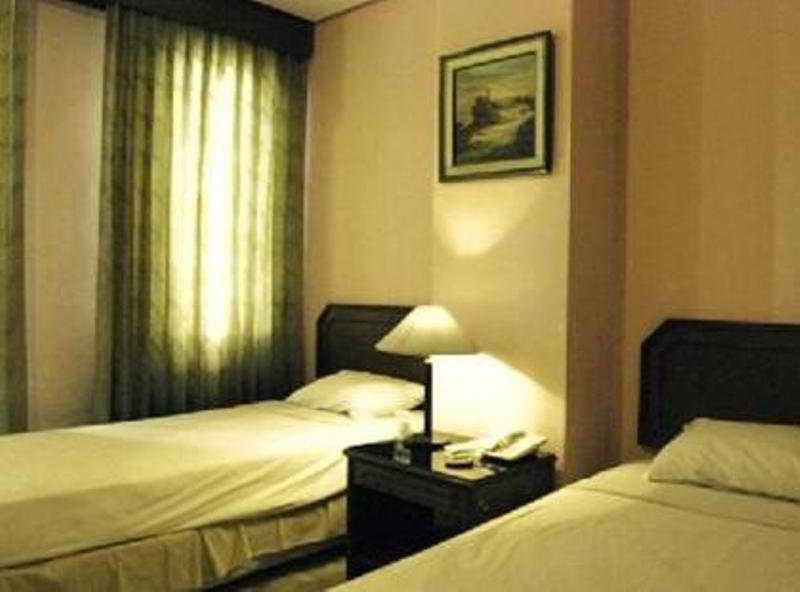 Super Oyo Townhouse 1 Hotel Salemba Джакарта Экстерьер фото