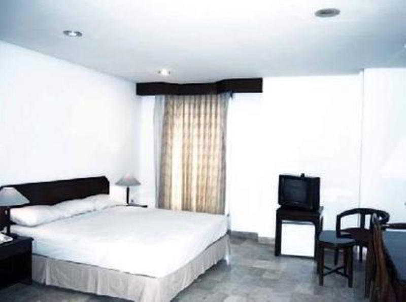 Super Oyo Townhouse 1 Hotel Salemba Джакарта Экстерьер фото